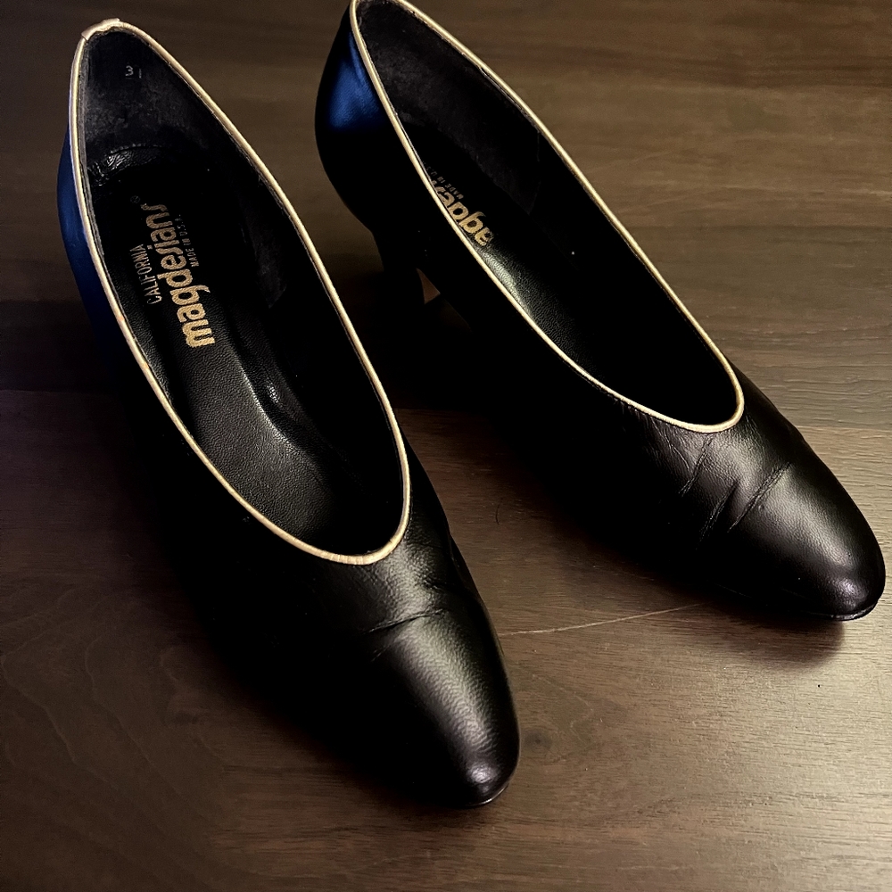 2" Black Magdesians Pumps